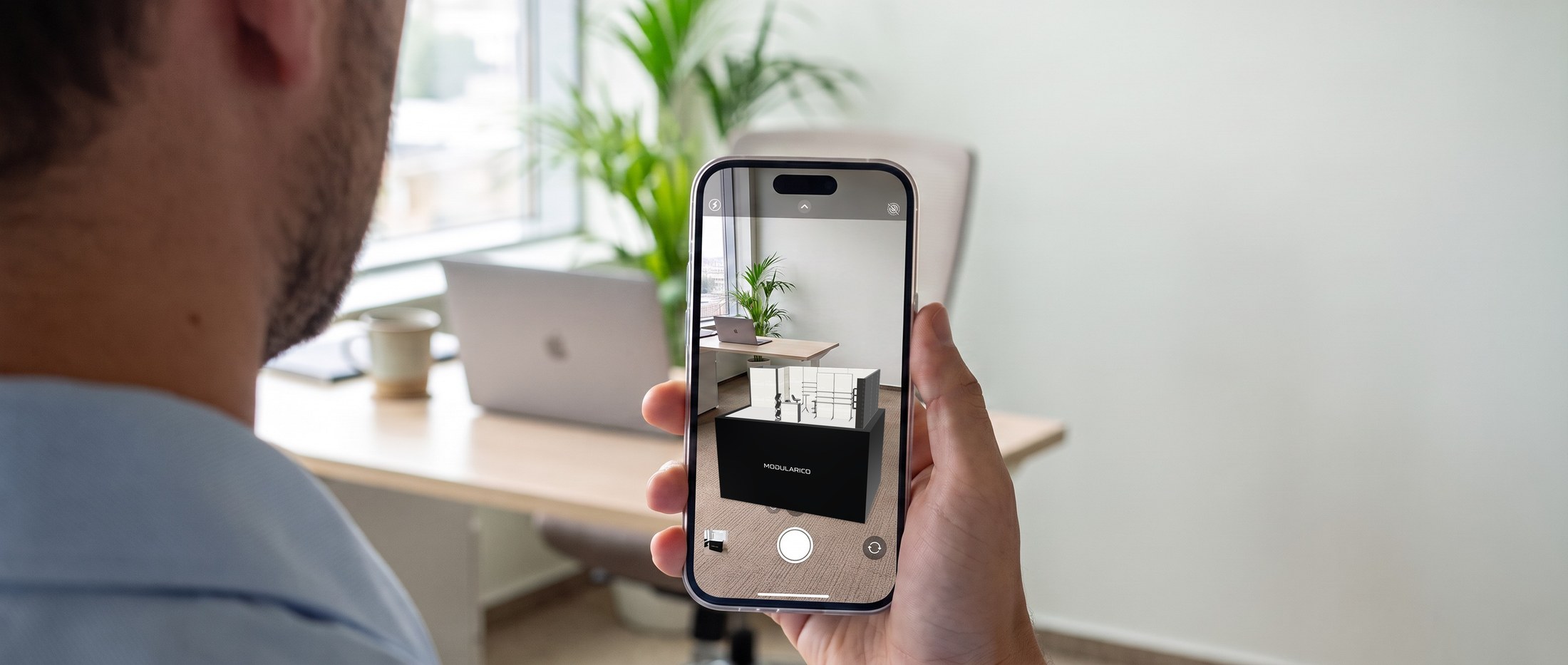 Makieta tego stoiska widziana przez telefon w biurze