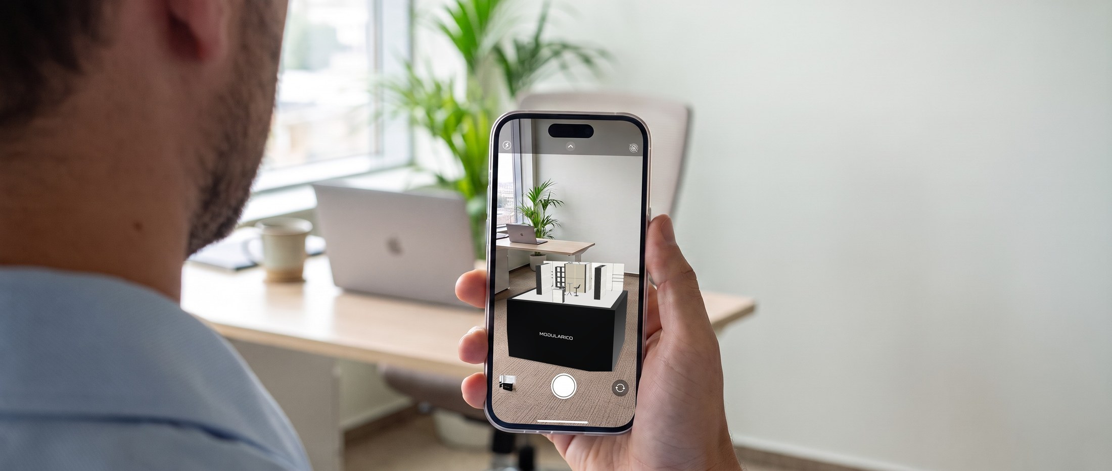 Makieta tego stoiska widziana przez telefon w biurze