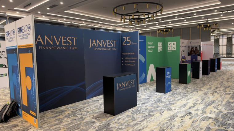 Stoisko Janvest z ladami, system M50