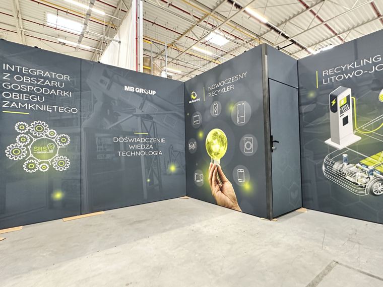 Stoisko MB Group w systemie M50, grafika recyklingu