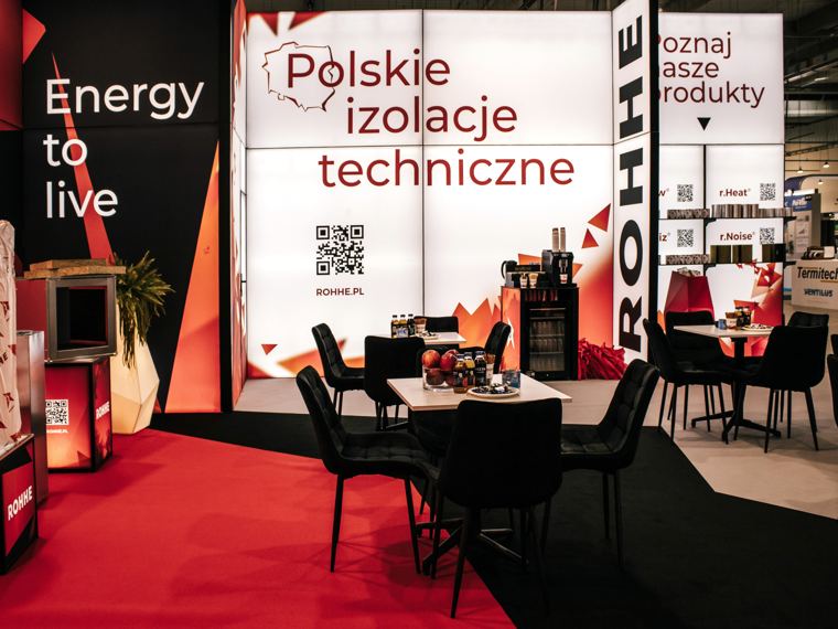 Strefa rozmów na stoisku ROHHE, ściana Polskie izolacje techniczne