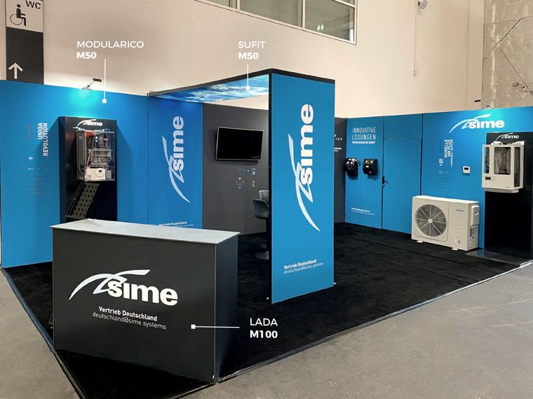 Stoisko SIME w systemie M50 z ladą i ekspozycją urządzeń