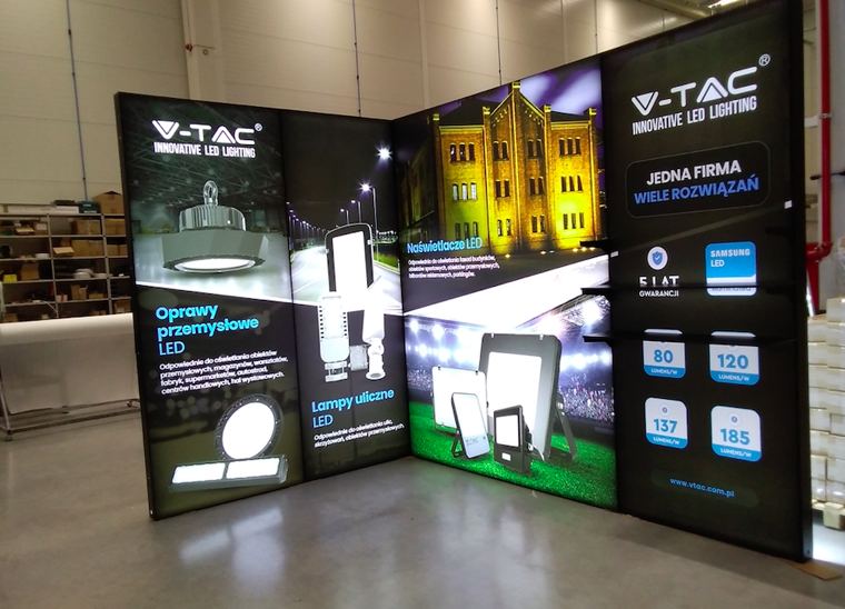 Ścianka V-TAC z ekspozycją opraw LED