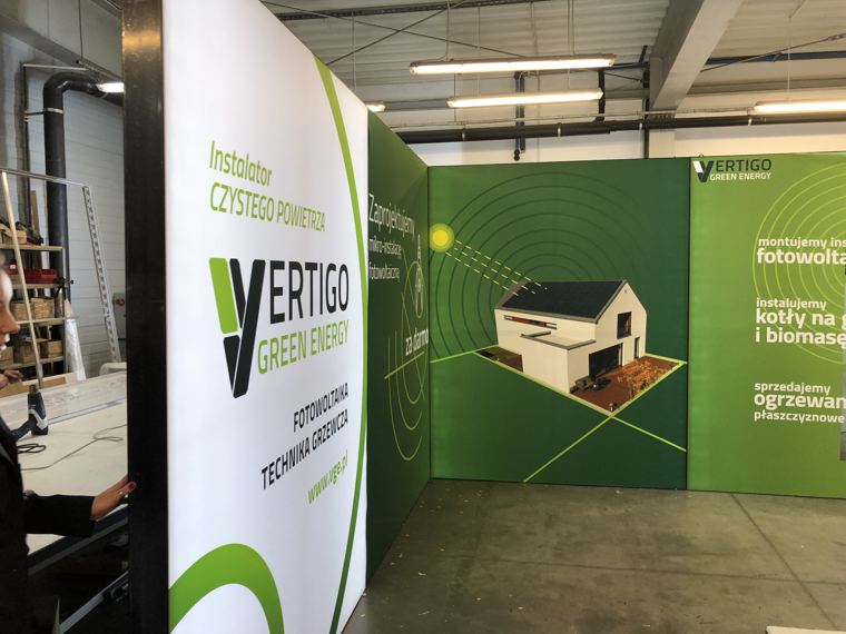 Ściany Vertigo Green Energy, zielona grafika instalacji